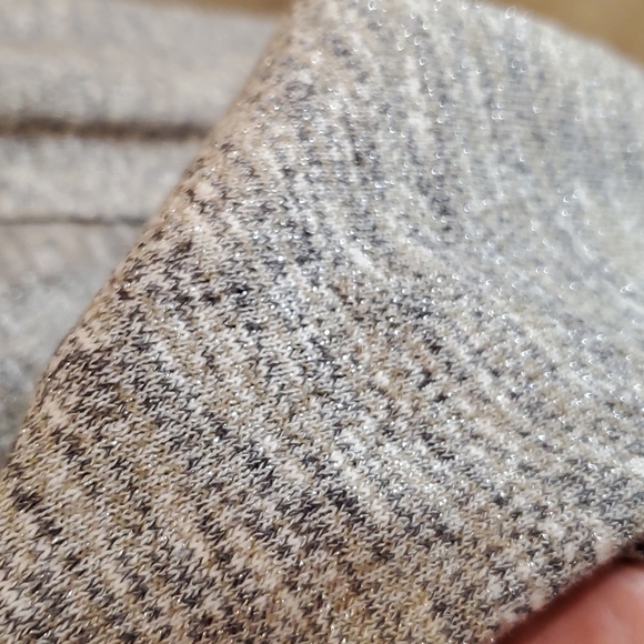 🎉HP🎉LOFT Medium Petite Sweater w/ Sparkly Metallic Silver Threading!💘💘💘 - Picture 4 of 16
